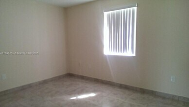 18223 Oleta Dr in North Miami Beach, FL - Building Photo - Building Photo