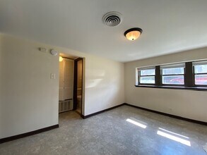2957 N Parkside Ave in Chicago, IL - Building Photo - Building Photo