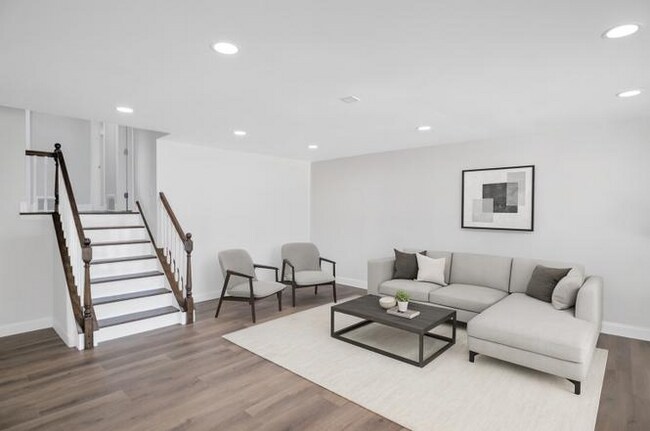 property at 343 E Orleans St