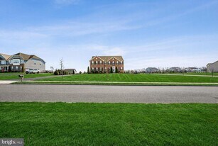 40 Gina Dr in Allentown, NJ - Building Photo