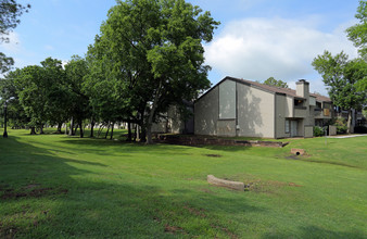 The Park at Forest Oaks in Tulsa, OK - Building Photo - Building Photo