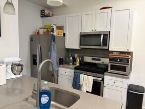 737 S 4th St in Philadelphia, PA - Foto de edificio - Building Photo