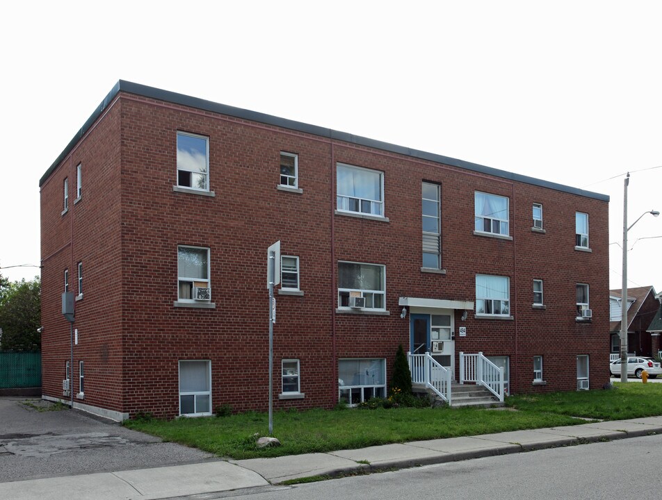 494 Mortimer Ave in Toronto, ON - Building Photo