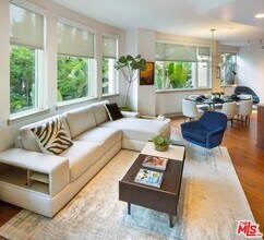 10700 Wilshire Blvd in Los Angeles, CA - Foto de edificio - Building Photo