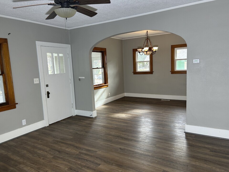 1203 S West Ave in Sioux Falls, SD - Building Photo