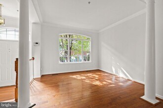 13044 Town Commons Dr in Germantown, MD - Building Photo - Building Photo