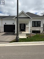 7 Santa Barbara Ln in Halton Hills, ON - Building Photo