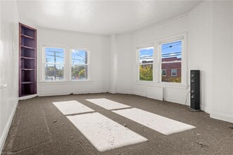 15300 Waterloo Rd in Cleveland, OH - Building Photo - Building Photo