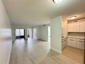 15609 SW 73rd Cir Terrace, Unit 89 in Miami, FL - Building Photo - Building Photo