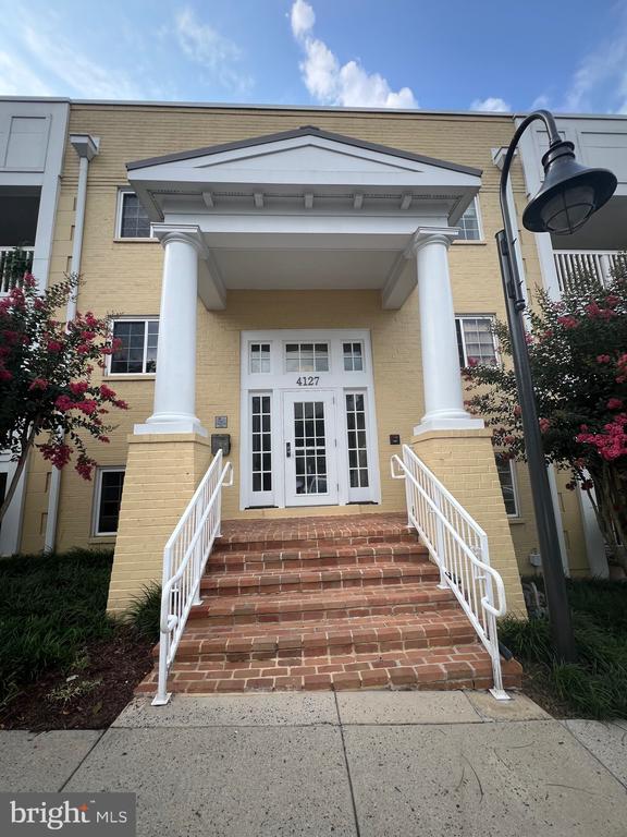 property at 4127 S Four Mile Run Dr