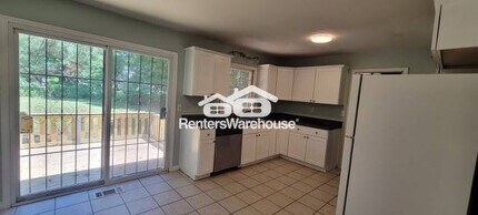 4065 Wisteria Ln SW in Atlanta, GA - Building Photo - Building Photo