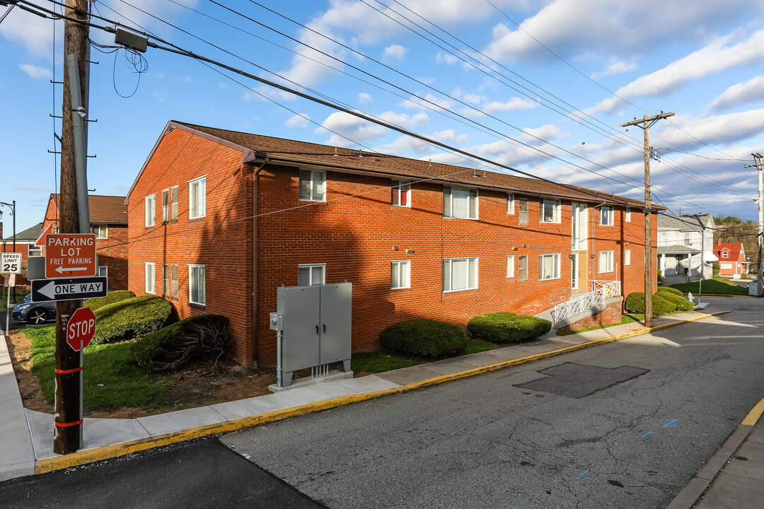 Broadway Manor Apartments in East Mckeesport, PA - Building Photo