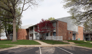 Hillcrest Apartments in Plainfield, IN - Building Photo - Building Photo