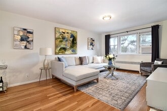 140 N Broadway in Irvington, NY - Foto de edificio - Building Photo