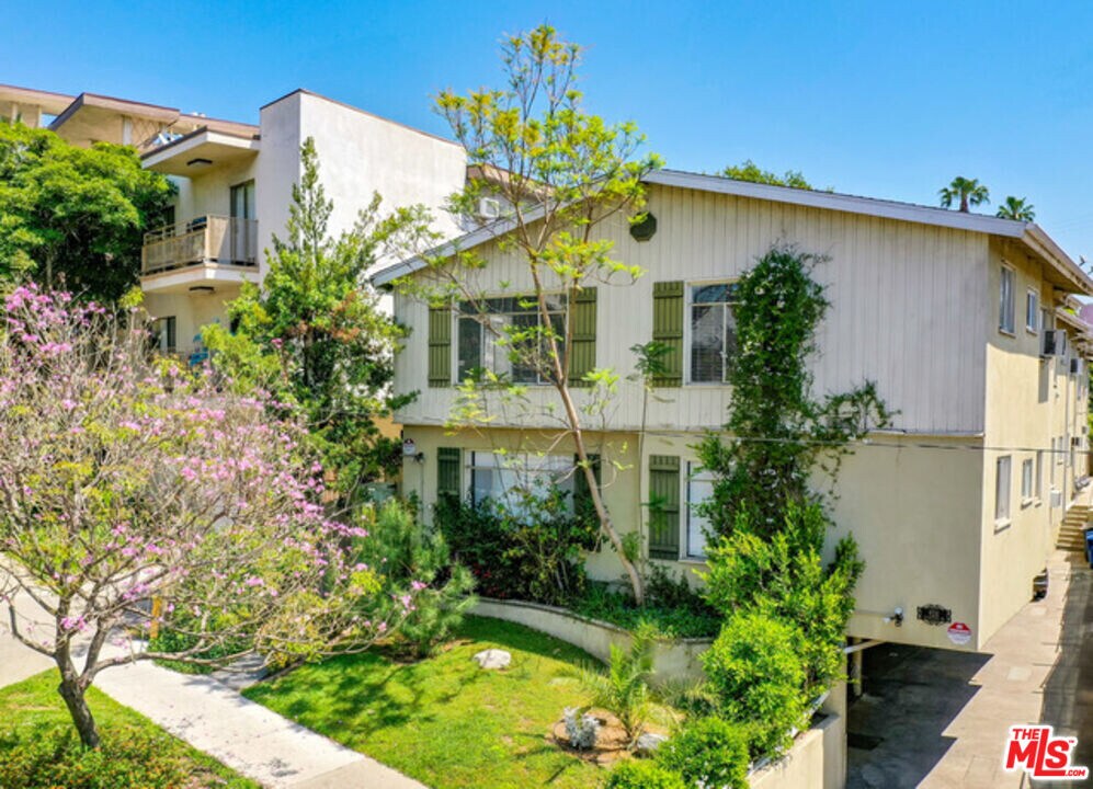 920 Westbourne Dr in West Hollywood, CA - Building Photo
