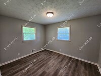 512 Meadowbrook Dr photo'