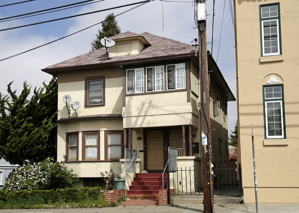 740-744 Alcatraz Ave in Oakland, CA - Building Photo