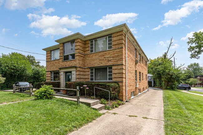 6357 Beechmont Ave-Unit -1 in Cincinnati, OH - Foto de edificio - Building Photo