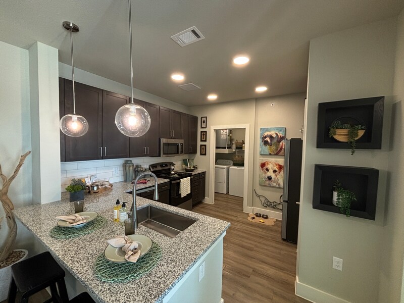 425 El Rio St in San Marcos, TX - Building Photo