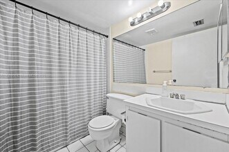 1014 Green Pine Blvd, Unit H1 in West Palm Beach, FL - Building Photo - Building Photo