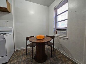 644 W Wrightwood Ave, Unit 309 in Chicago, IL - Building Photo - Building Photo