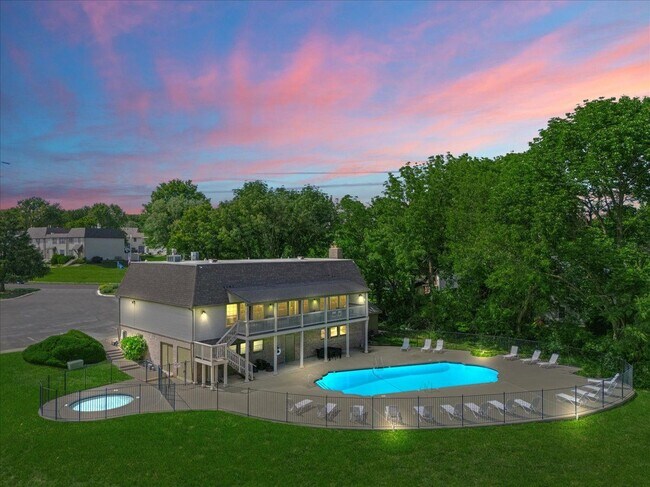 Sheridan Ridge Townhomes in Overland Park, KS - Building Photo - Building Photo