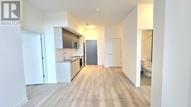 5858 Yonge St in Toronto, ON - Building Photo - Building Photo