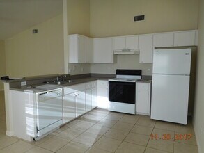 2823 India Palm Dr in Edgewater, FL - Building Photo - Building Photo