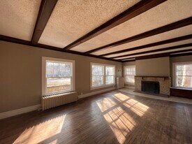 512 E Sherman Ave in Hutchinson, KS - Building Photo