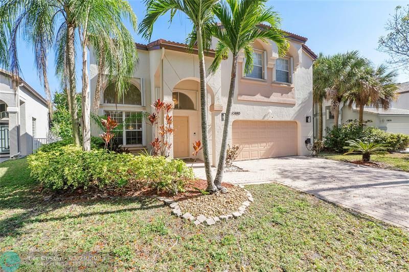 15883 NW 11th St in Pembroke Pines, FL - Building Photo