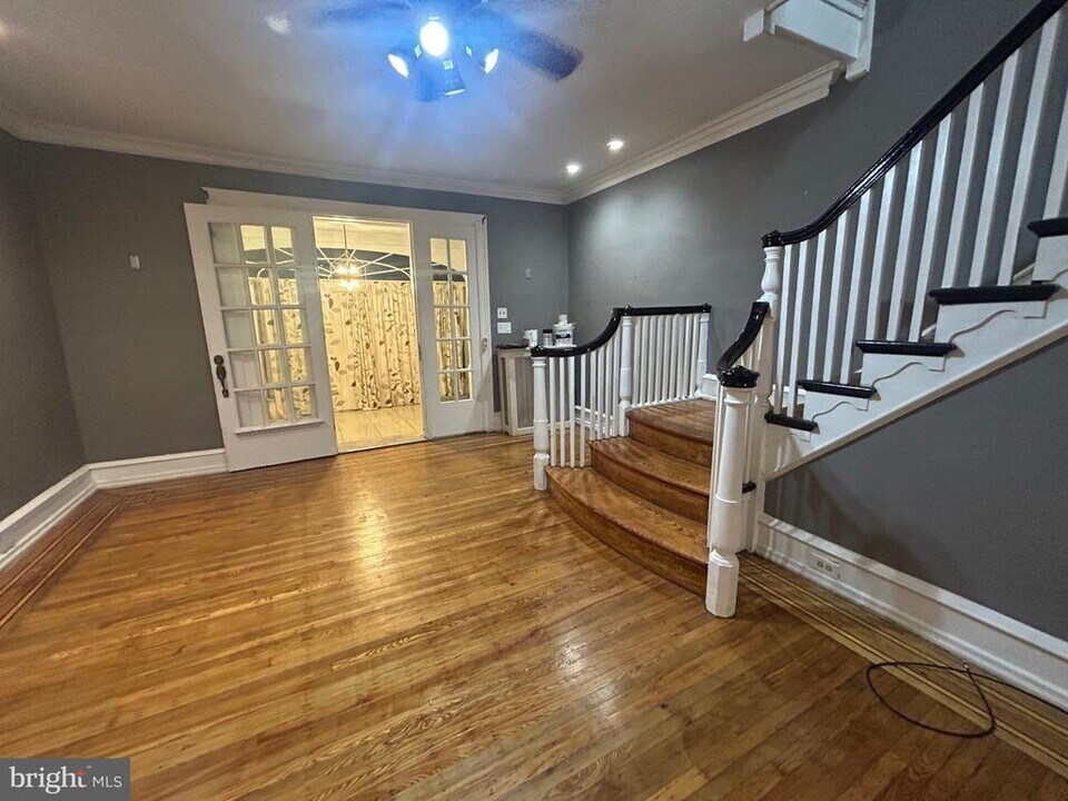 6014 W Oxford St in Philadelphia, PA - Building Photo