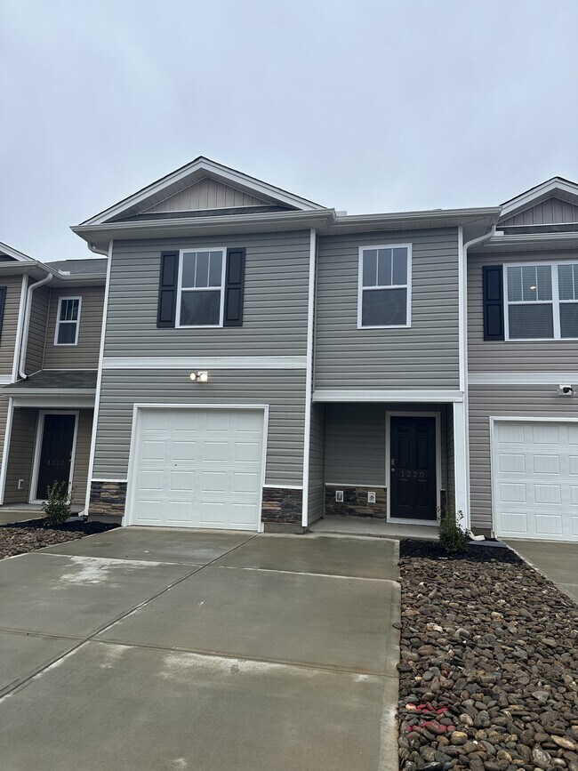 1220 N Norwhich Ln in Spartanburg, SC - Building Photo - Building Photo