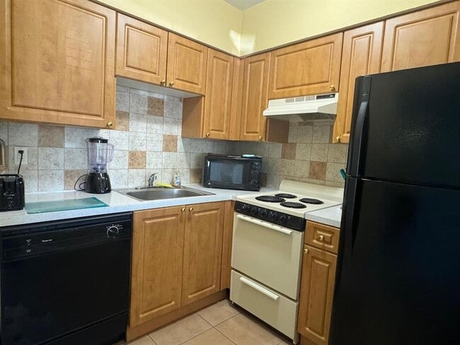 2607 NE 8th Ave, Unit 3 in Wilton Manors, FL - Building Photo - Building Photo