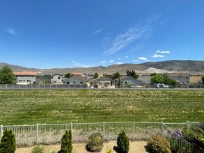 10850 Serratina Dr in Reno, NV - Building Photo - Building Photo