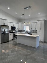 4522 NW 36th Ct in Lauderdale Lakes, FL - Building Photo