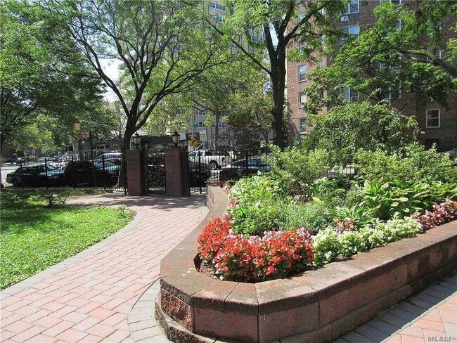 105-20 66th Rd in Queens, NY - Building Photo - Building Photo