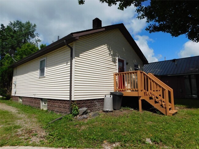 105 Ontario St in Edinboro, PA - Building Photo - Building Photo