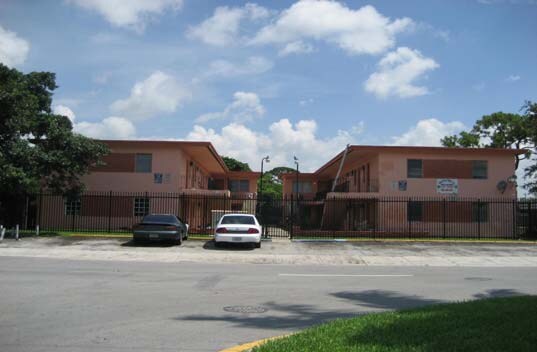 LP 03:Sharazad in Opa Locka, FL - Foto de edificio - Building Photo