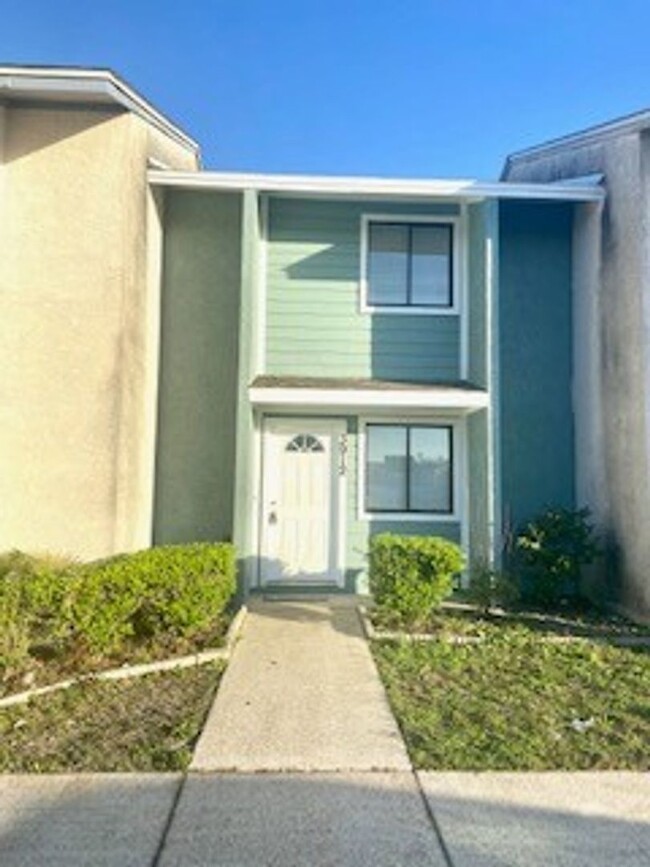 property at 3912 Venetian Cir