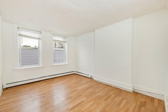 572 West Side Ave in Jersey City, NJ - Building Photo - Building Photo