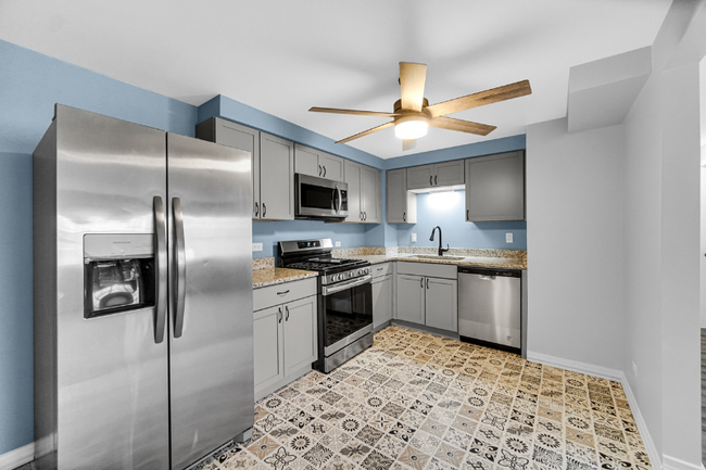 10811 S Lloyd Ave in Chicago, IL - Building Photo - Building Photo