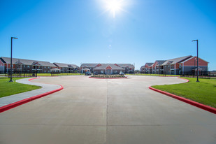 The Carlyle in China, TX - Building Photo