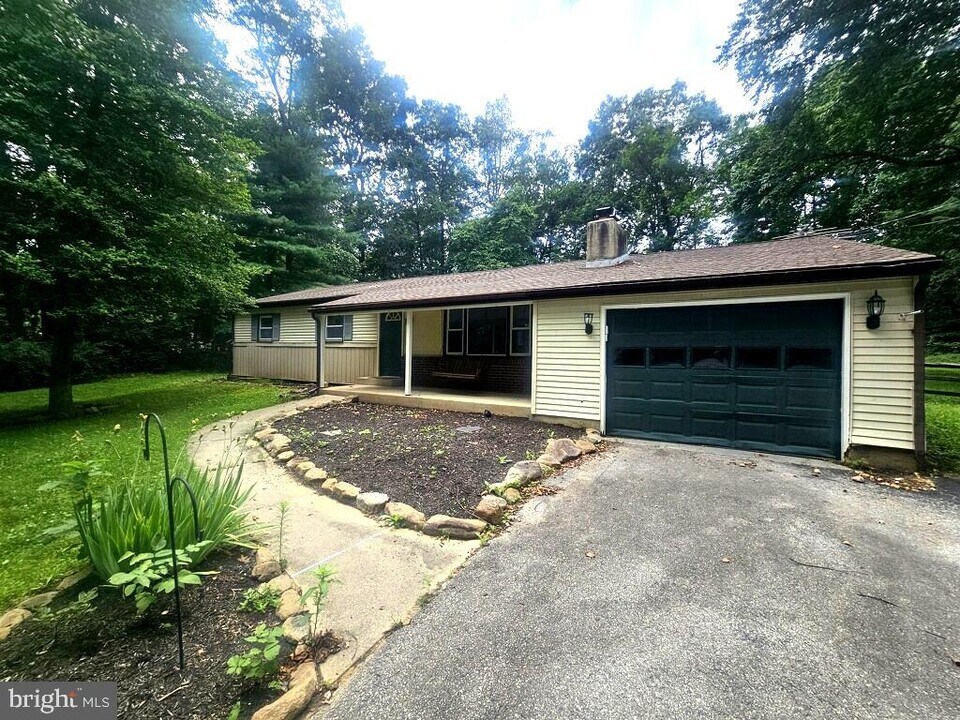 103 Brandywine Dr in Coatesville, PA - Building Photo