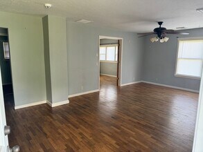 2590 W Broadway St in Bolivar, MO - Building Photo - Building Photo