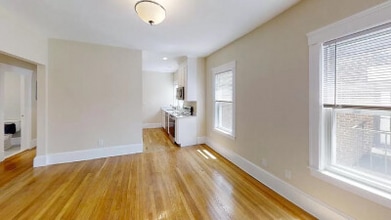 303 Tappan St, Unit 3 in Brookline, MA - Foto de edificio - Building Photo