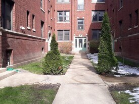 2633 1/2 N Spaulding Ave in Chicago, IL - Building Photo