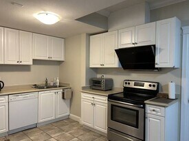 1752-156A 156a St in Surrey, BC - Building Photo