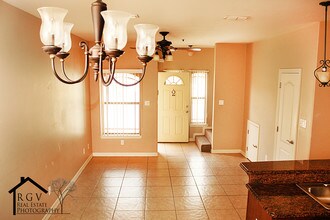 1305 W Fig Ave in Pharr, TX - Foto de edificio - Building Photo