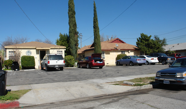 11953 Valerio St in North Hollywood, CA - Foto de edificio - Building Photo