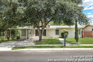 551 Lanark Dr in San Antonio, TX - Building Photo